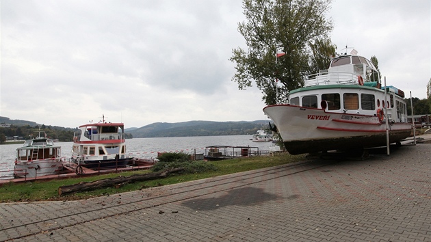 Na Brnnské pehrad skonila plavební sezona a její parníky opoutjí hladinu