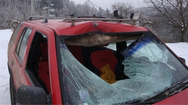 Auto po srá�ce se zv��í