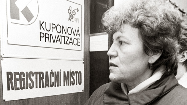Registraní stedisko pro kupónovou privatizaci v Praze (únor 1992)
