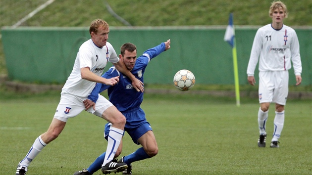 FUNKCIONÁ� HRÁ�EM. Zatímco v brn�nském klubu u� Richard Dostálek (vlevo)