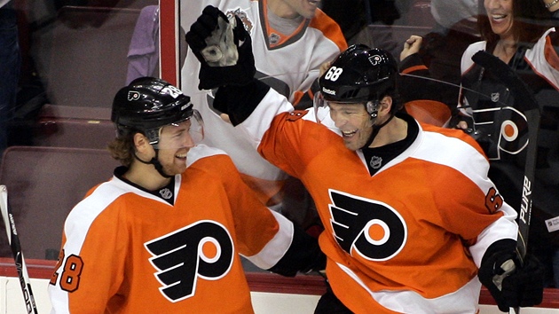 PARCI. Jaromr Jgr a Claude Giroux slav trefu  Philadelphie. 