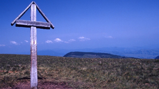 Křížek se značkou v pohoří Rodnei