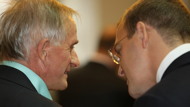 Generální �editel Sokolovské uhelné Franti�ek �t�pánek (vlevo) a �éf EPH Daniel