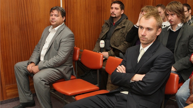 Brankář olomoucké Sigmy Petr Drobisz (v popředí vpravo) a někdejší šéf...
