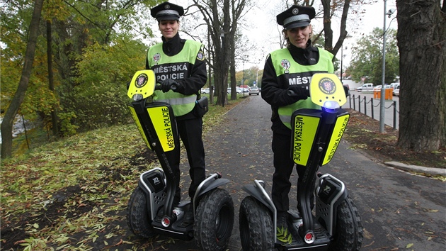 Olomoucká městská policie dostala od Nadace Bezpečná Olomouc čtyři elektrická...