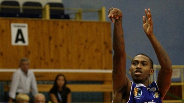 Jamar Smith v dresu Prost�jova