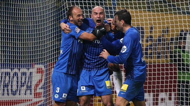 LIBERECKÁ RADOST. Zleva Milo� Kari�ik, Jan Nezmar, Theo Gebre Selassie, Michal