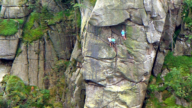 Horolezci na skalách Frýdlantského cimbuí