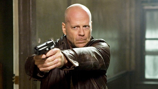 Smrtonosná past 4.0, kterou Bruce Willis natočil v roce 2007. Na pátém díle už se začíná pracovat, ponese název A Good Day to Die Hard.  