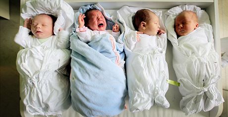 Vedení pardubické nemocnice chce poutt maminky s jejich novorozenci dom dív. (Ilustraní snímek)