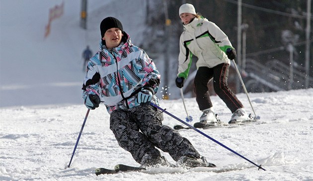 Lyování v beskydském stedisku Mosty u Jablunkova.