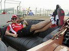 POHODIKA. Felipe Massa z Ferrari si pedstavování jezdc pi premiérové Velké