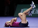 JE TO VBEC PRAVDA? Bezprostedn po skonení utkání si Kvitová lehla na zem.