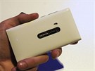 Nokia N9 v bílém barevném provedení