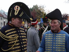 Práv odtud se toti vydaly na pochod iky v historických kostýmech