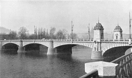 Pohled na most Legi krtce po jeho dokonen. Pohled z nbe od Nrodnho