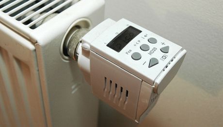 Digitln termostatick hlavice automaticky sn teplotu v domcnosti, kdy v...