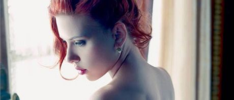 Scarlett Johanssonová pózovala pro prosincové vydání magazínu Vanity Fair