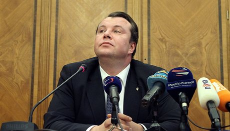 Tiskov konference ministra prmyslu a obchodu Martina Kocourka (9. listopadu