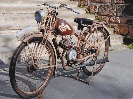 Odcizený historický motocykl znaky Es-Ka Mofa z roku 1940.