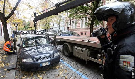 Na nová pravidla pro parkování se bude v Praze dál ekat. (Ilustraní snímek)