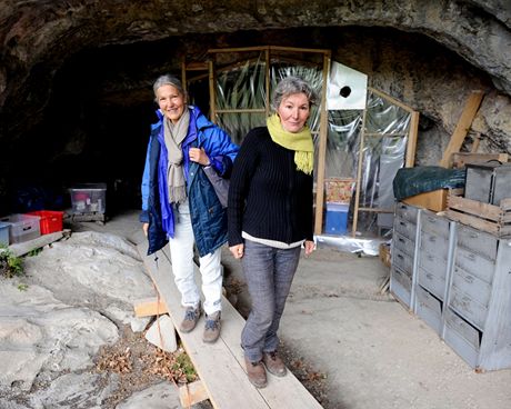 Anne Cautainová a Bernadette Touloumondová utekly ped civilizací do jeskyn.