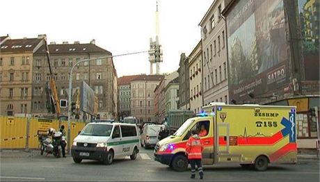 Policie a záchranka u nehody na ikov - Na pechodu na praském ikov