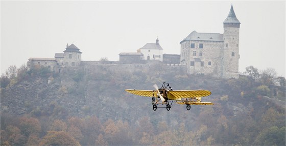 Z letit pod Kuntickou Horou na Pardubicku vzlétl aviatik Petr Mára stejn,...