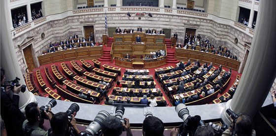 ecký parlament jedná o dve vlád (5. listopadu 2011)