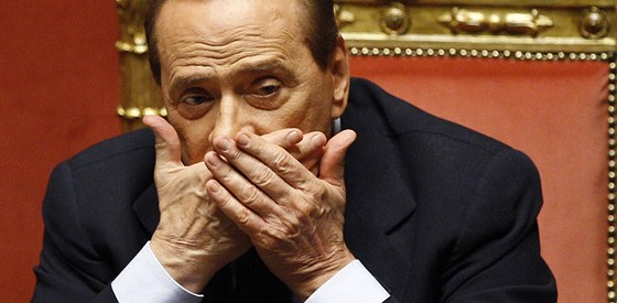 Italský premiér Silvio Berlusconi (8. listopadu 2011)