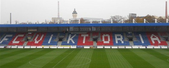 Pestavba stadionu ve truncových sadech stála 360 milion korun. Vejde se sem 13 tisíc divák.