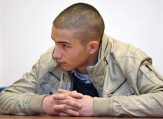 Devatenáctiletý Ondej Bezina, který v dubnu v Brn srazil chodkyni, dostal za usmrcení z nedbalosti a neposkytnutí pomoci dva roky