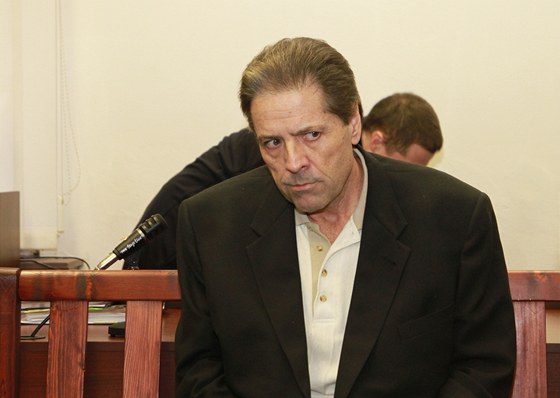 Gilbert Ferguson McCrae u Mstského soudu v Praze (8.11. 2011)