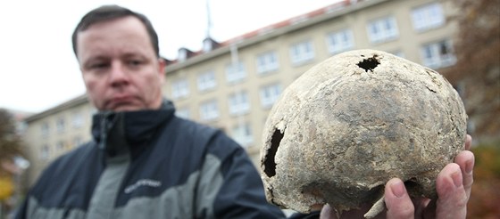 Lidské ostatky nalezené loni v srpnu na louce Budínka jsou v Jihlav. Více ne