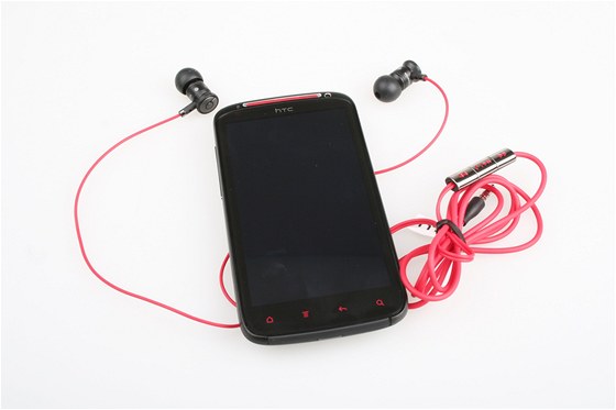 Hudebník HTC Sensation XE vetn dodávaných sluchátek