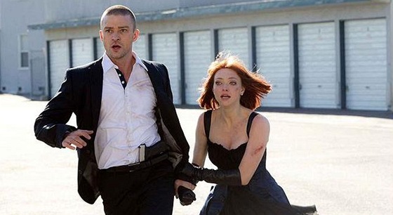 Amanda Seyfriedová a Justin Timberlake ve filmu Vymený as    