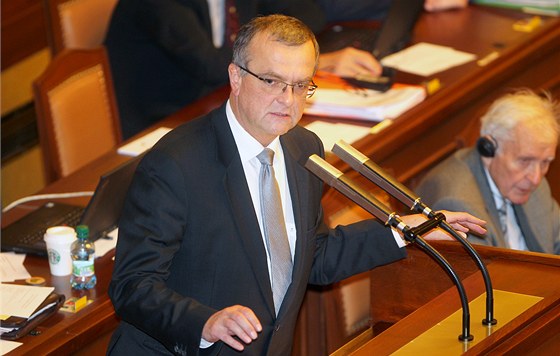 Miroslav Kalousek pi jednání Poslanecké snmovny (2. listopadu 2011)