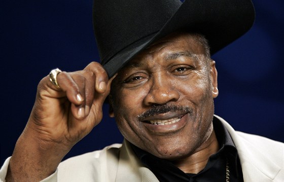 SMOKIN JOE. Bývalý boxerský ampion Joe Frazier nebyl jen skvlým rohovníkem,