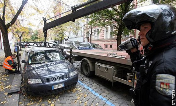 Na nová pravidla pro parkování se bude v Praze dál ekat. (Ilustraní snímek)