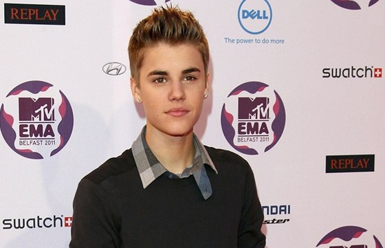 Justin Bieber na předávání cen MTV (Belfast, 6. listopadu 2011)