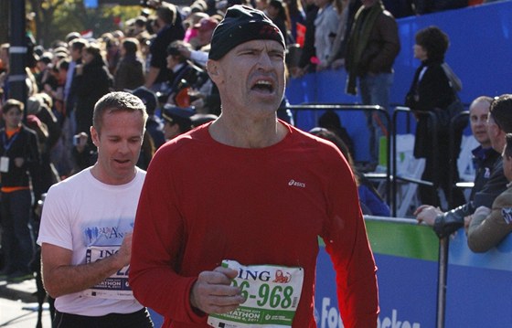 KONEN CÍL. Hokejová legenda Mark Messier má za sebou newyorský maraton a jeho