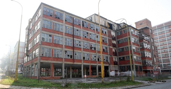 Demolici budovy číslo 25 v baťovském areálu ve Zlíně (na snímku) už úředníci posvětili, firma Cream se snaží zvrátit jejich nesouhlas i u dvou sousedních budov.