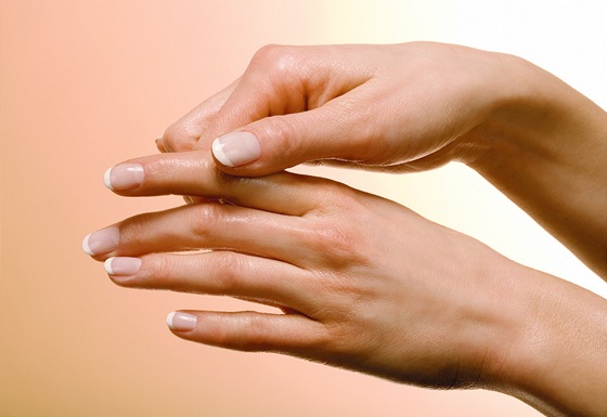Každá ruka hostí v průměru 150 druhů bakterií.