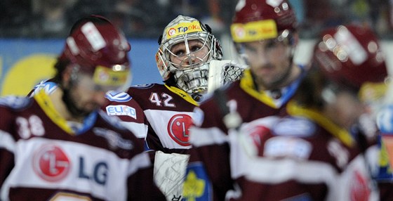 ZKLAMÁNÍ. Sparané byli po prvním tvrtfinále skleslí. S Kometou Brno prohráli 3:4 a v sérii ztrácejí. (Ilustraní foto)