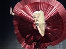 MTV 2011 - Lady Gaga pi vystoupení s písní Marry The Night (Belfast, 6.
