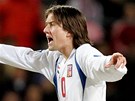 Tomá� Rosický p�i utkání fotbalové bará�e proti Norsku (12. listopadu 2005)