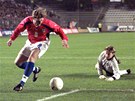 Karel Poborský pi utkání fotbalové baráe proti Belgii (14. listopadu 2001)