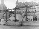 Stavba sousoí Mistra Jana Husa na Staromstském námstí v Praze