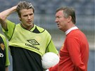 SLOITÉ VZTAHY. Záloník David Beckham (vlevo) a trenér Alex Ferguson spolu...