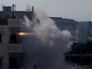 Televizní zábry ukazují ostelování tvrti Báb Amr v Homsu tankovými stelami